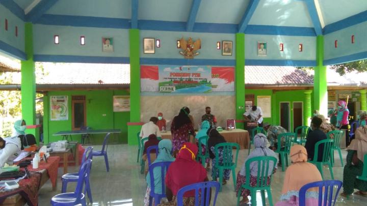 Jaga Kesehatan, Puluhan Lansia Dilokasi TMMD Bojonegoro Diimunisasi